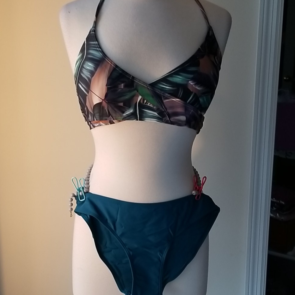 Tropical Criss Cross Halter Bikini Set - Picture 3 of 8